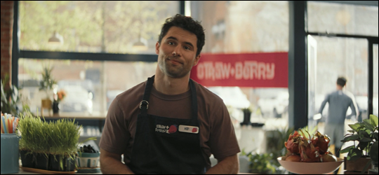 Kip Grady travaille au Straw+Berry dans la s&eacute;rie Heated Rivalry