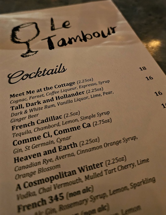 Menu des cocktails de Le Tambour Tavern (Le Tambour dans Heated Rivalry)