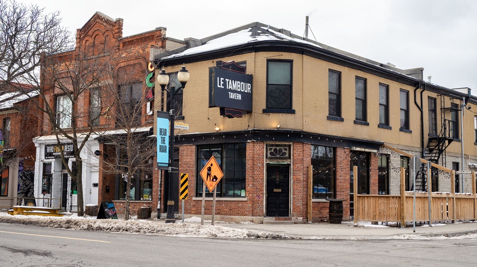 Le Tambour Tavern qui a servi au tournage de Heated Rivalry
