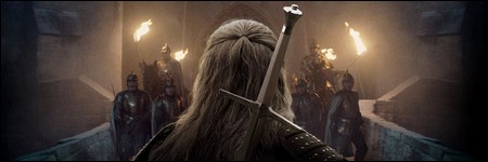 Geralt de Riv de dos à l'entrée d'un château
