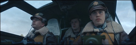 Lieutenant Curtis Biddick (Barry Keoghan), Best (Luke Baker) et Major Gale 'Buck' Cleven (Austin Butler)