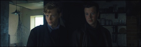 Sergent William Quinn (Kai Alexander) et Sergent Charles K. Bailey (Bailey Brook)
