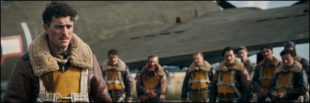Le Lieutenant Robert 'Rosie' Rosenthal (Nate Mann) et son &eacute;quipe