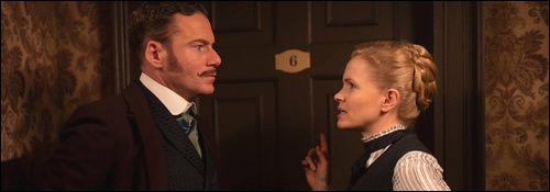 Patrick Nash (Felix Scott) et Eliza Scarlet (Kate Phillips)