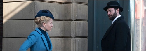 Miss Eliza Scarlet (Kate Phillips) et William 'The Duke' Wellington (Stuart Martin)