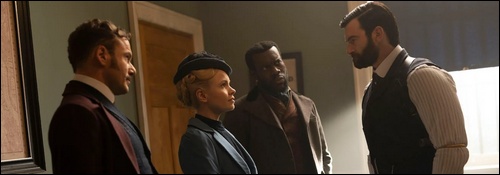 Patrick Nash (Felix Scott), Eliza Scarlet (Kate Phillips), Moses (Ansu Kabia) et William Wellington (Stuart Martin)