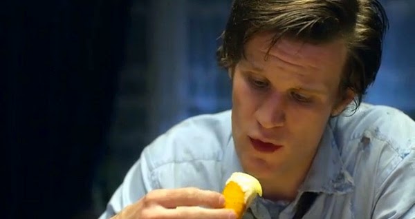 Le 11ème Docteur déguste son poisson pané à la crème anglaise