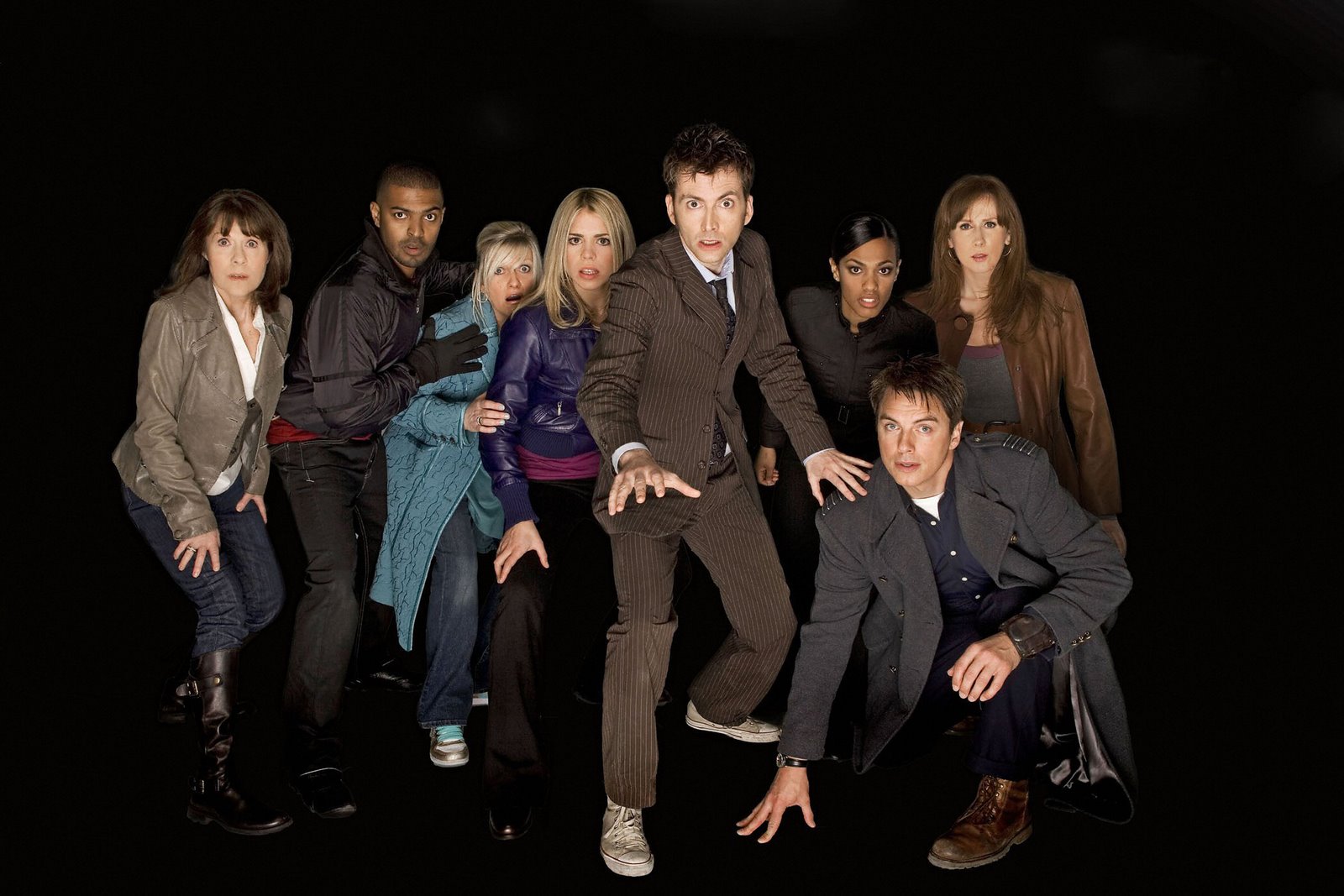 Le 10ème Docteur (David Tennant) et ses compagnons surnommés les Enfants du Temps par les Daleks