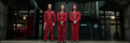 Les braqueurs se tiennent devant la Fabrique de la Monnaie