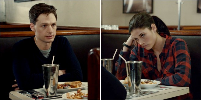 Dov et Andy dégustent un milkshake irlandais dans la série Rookie Blue.
