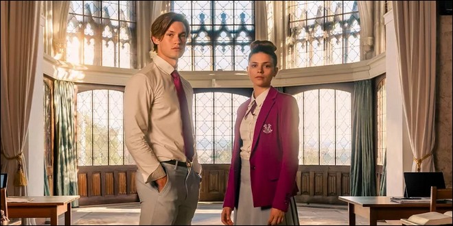 Ruby Bell (Harriet Herbig-Matten) et James Beaufort (Damian Hardung)