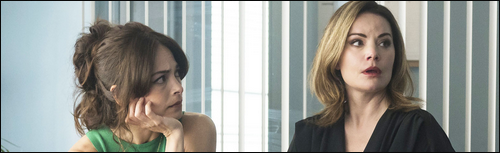 Cassandra (Kristin Kreuk) et son amie d'enfance, Emma O’Brea (Erica Durance) dans l'épisode 1.04