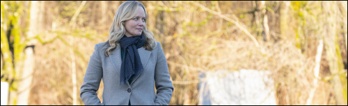Tracker - 1.04 - Erika Kennedy (Marley Shelton) dans la forêt