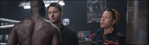 Tracker - 1.07 - Colter Shaw (Justin Hartley) et Bobby Exley (Eric Graise) parlent à un sportif