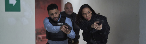 Mike (Ryan Broussard) et Nikki (Dania Ramirez) en pleine intervention