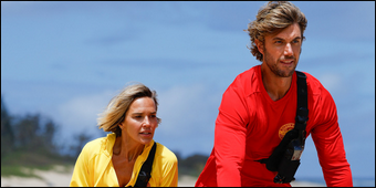 Rescue Hi-Surf - 1.10 avec la pr&eacute;sence d'Arielle Kebbel (Em) et Adam Demos (Will).