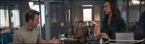 Jason Grant (Scott Caan),Kemi Adebayo (Adeola Role) et Nikki Batista (Dania Ramirez)