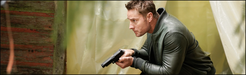 Colter (Justin Hartley) tient une arme à la main - Tracker 2.05