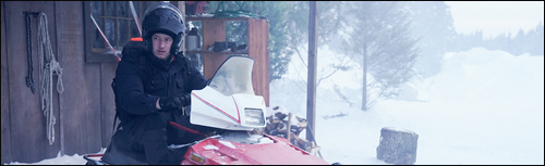 Colter (Justin Hartley) se trouve sur un moto-neige - Tracker 2.16