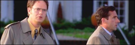 Dwight et Michael attendent devant la maison d'un responsable de la firme, the office