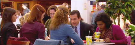 Michael et les filles au centre commercial, the office