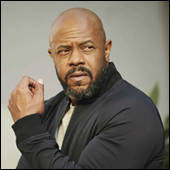 Rockmond Dunbar joue Michael Grant dans 9-1-1