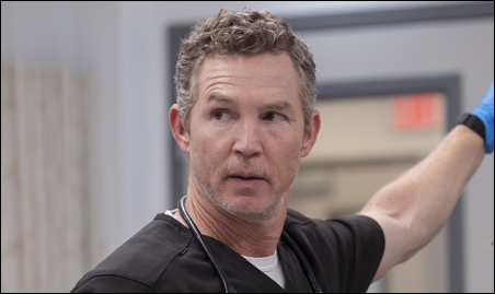 Dr. Jack Abbot dans The Pitt