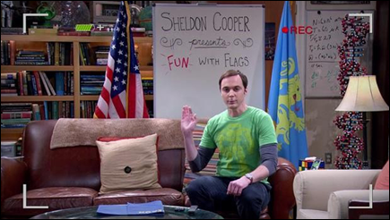 Sheldon Cooper présente les drapeaux en s'amusant